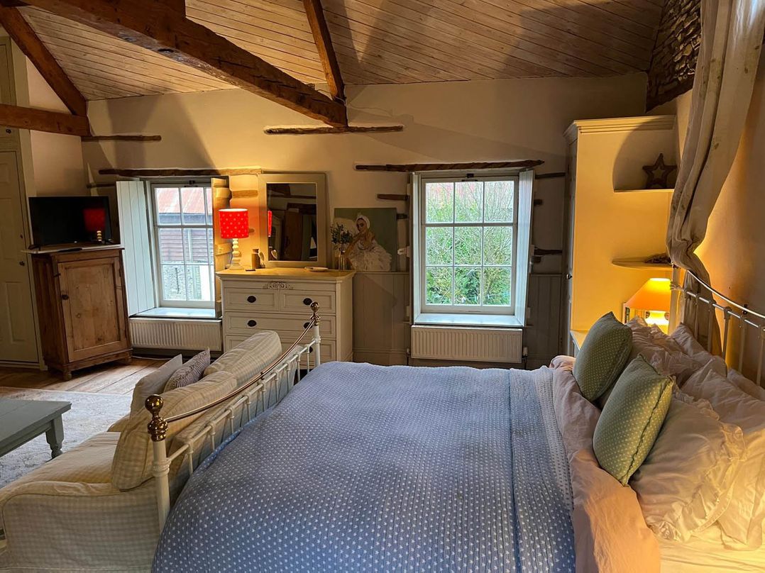 The Hills Farmhouse 6 Bed Sleeps 11 Pets