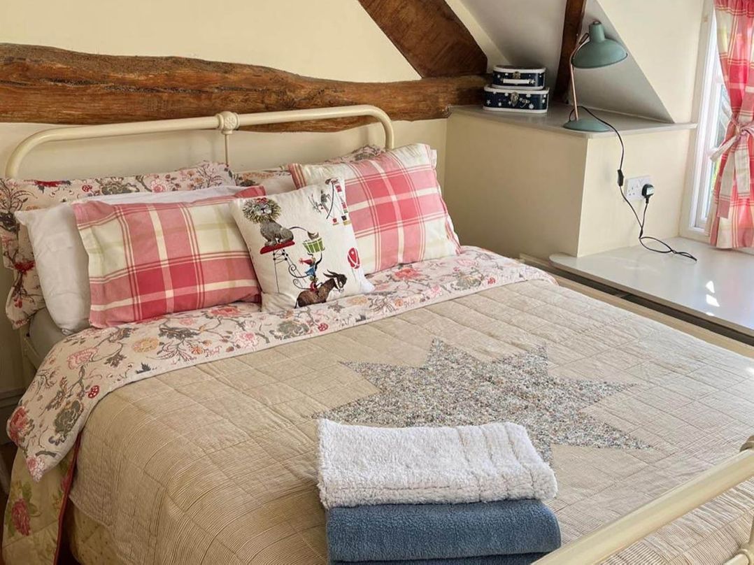 The Hills Farmhouse 6 Bed Sleeps 11 Pets