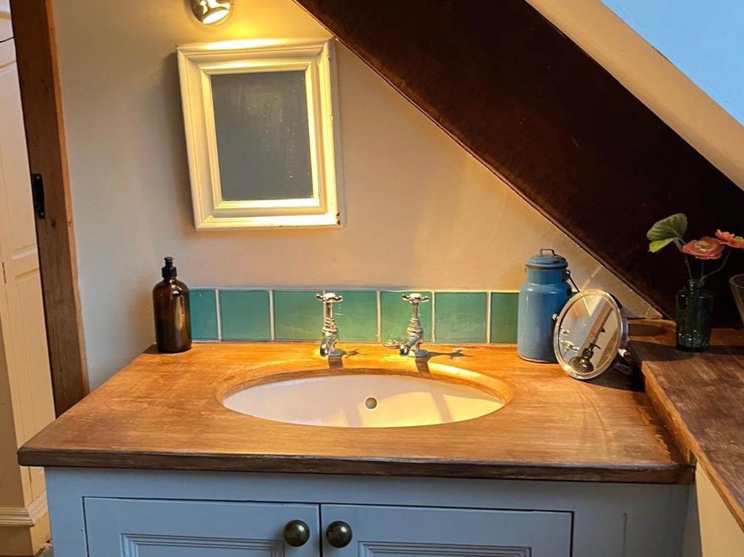 The Hills Farmhouse 6 Bed Sleeps 11 Pets