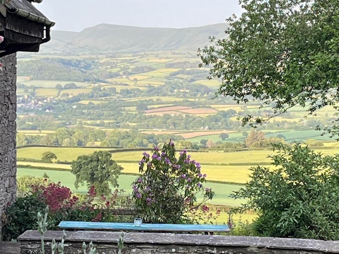 The Hills Farmhouse 6 Bed Sleeps 11 Pets