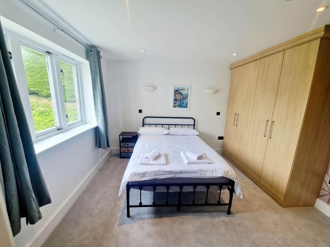 Apartment Sleeps 4 with Balcony and Parking
