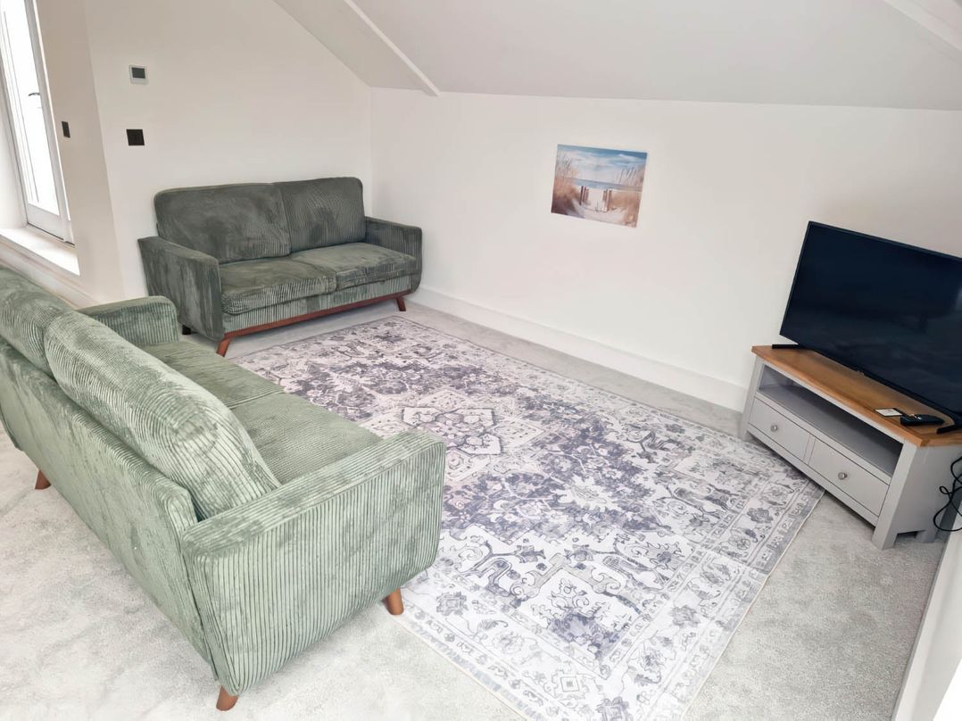 Apartment Sleeps 4 with Balcony and Parking