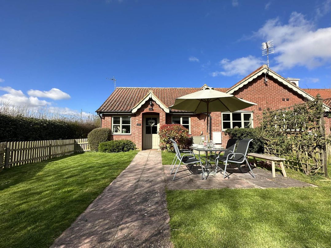 Cottage Sleep 4 Pet Friendly Enclosed Garden