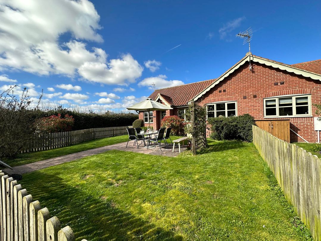 Cottage Sleep 4 Pet Friendly Enclosed Garden