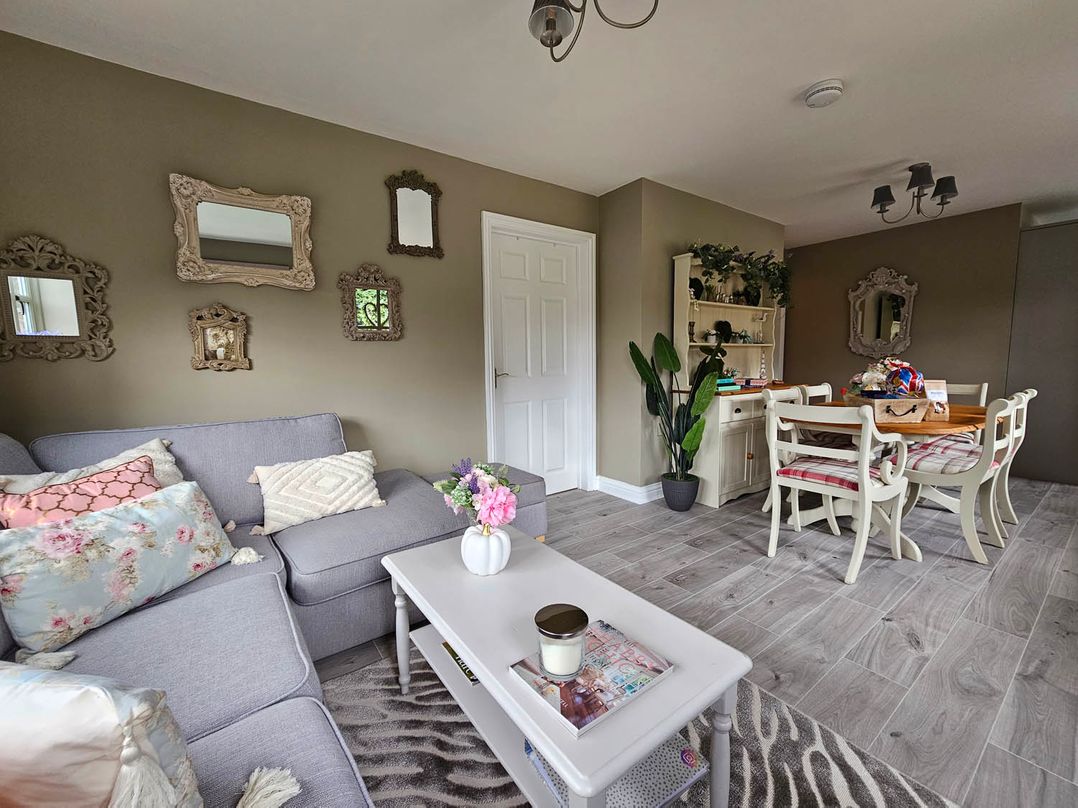 Cottage Sleep 4 Pet Friendly Enclosed Garden