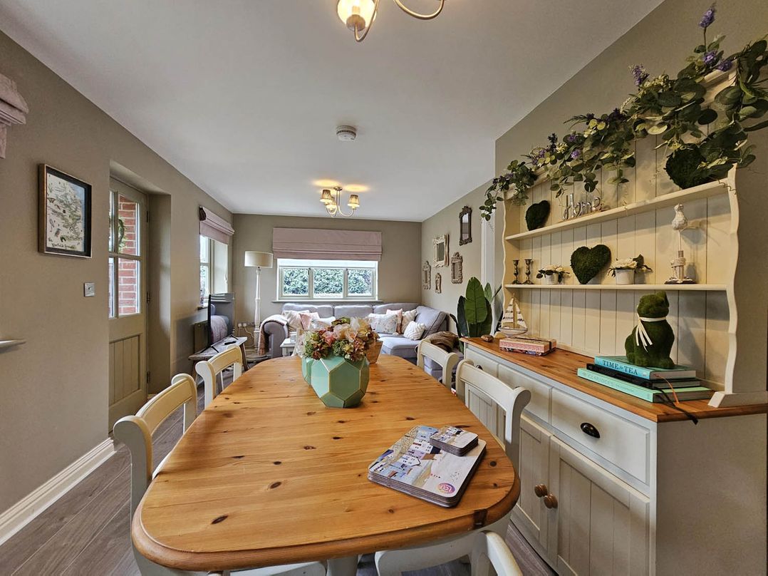 Cottage Sleep 4 Pet Friendly Enclosed Garden