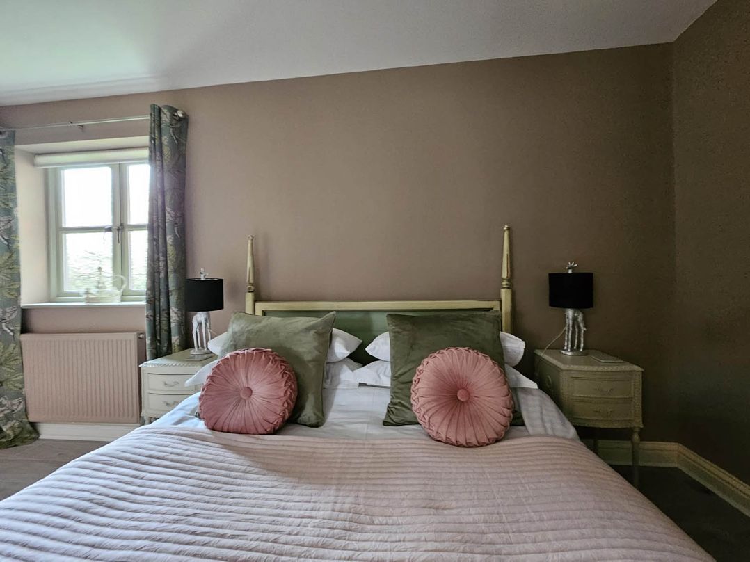 Cottage Sleep 4 Pet Friendly Enclosed Garden