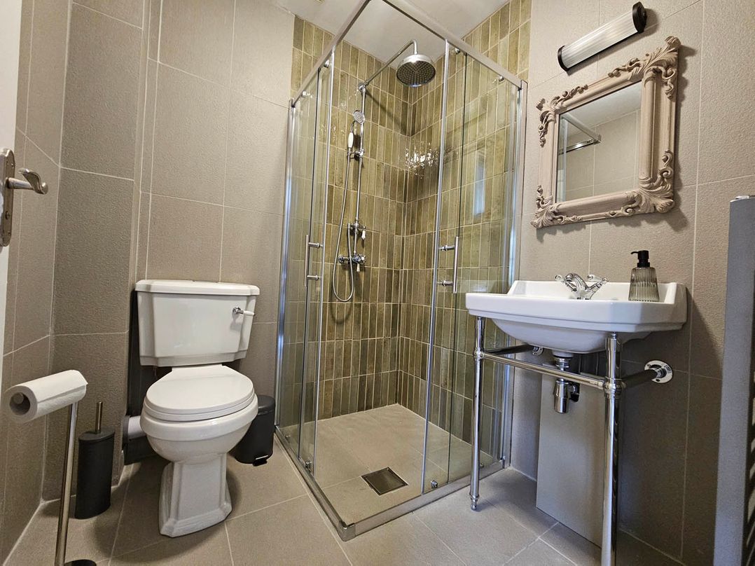 Cottage Sleep 4 Pet Friendly Enclosed Garden