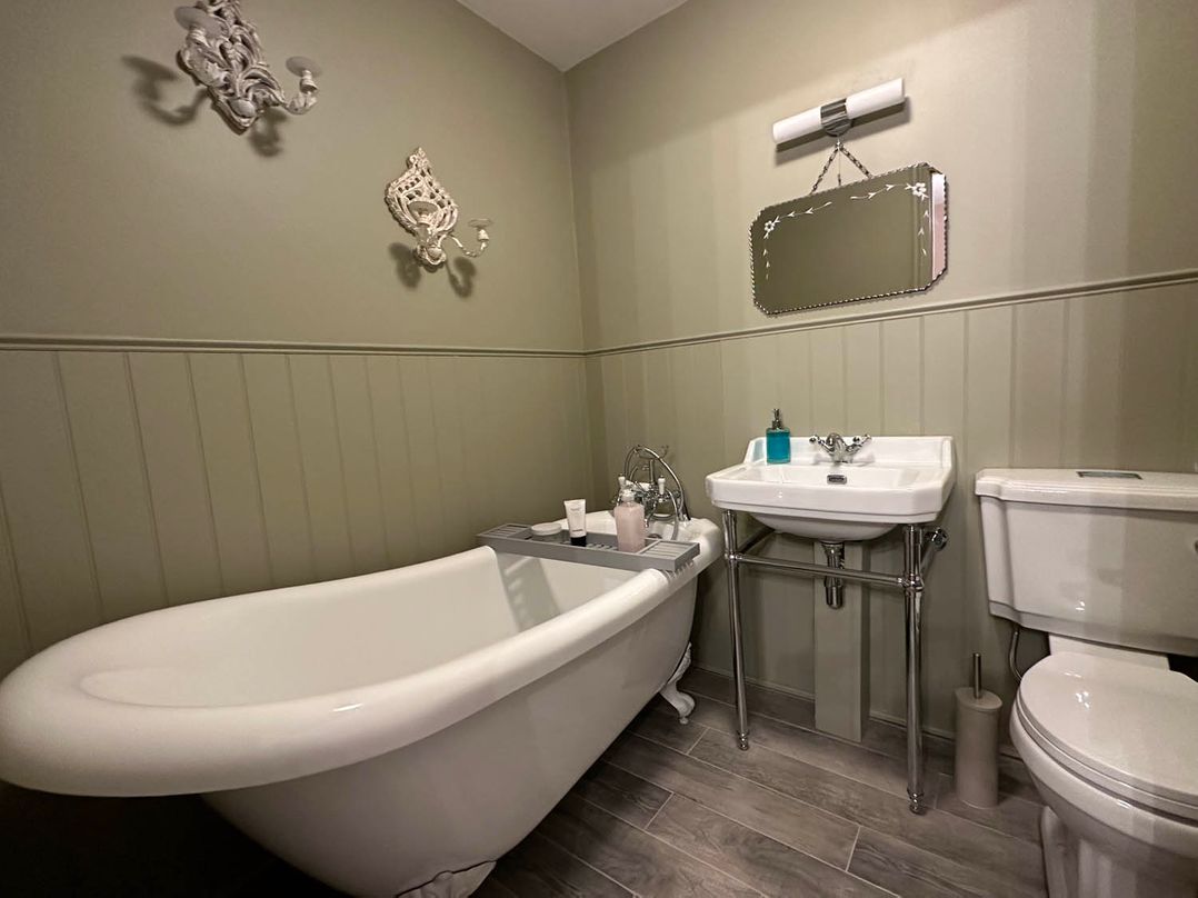 Cottage Sleep 4 Pet Friendly Enclosed Garden