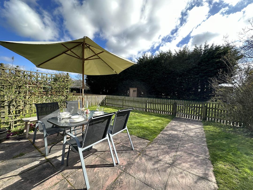 Cottage Sleep 4 Pet Friendly Enclosed Garden