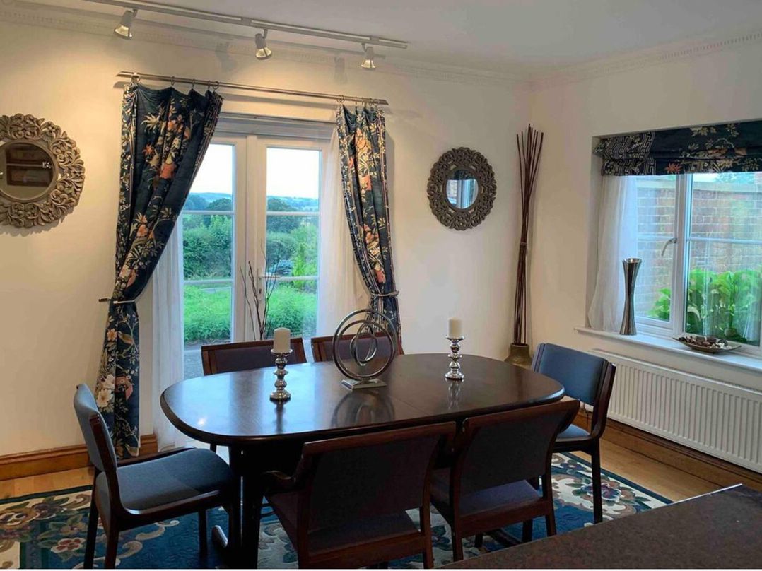 2Bedroom Cottage with 2 Ensuites Sleeps 6 Wifi