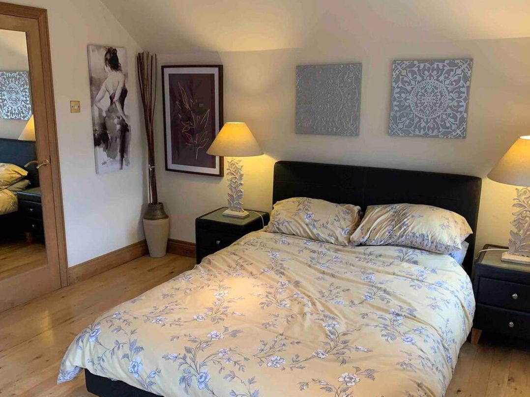 2Bedroom Cottage with 2 Ensuites Sleeps 6 Wifi