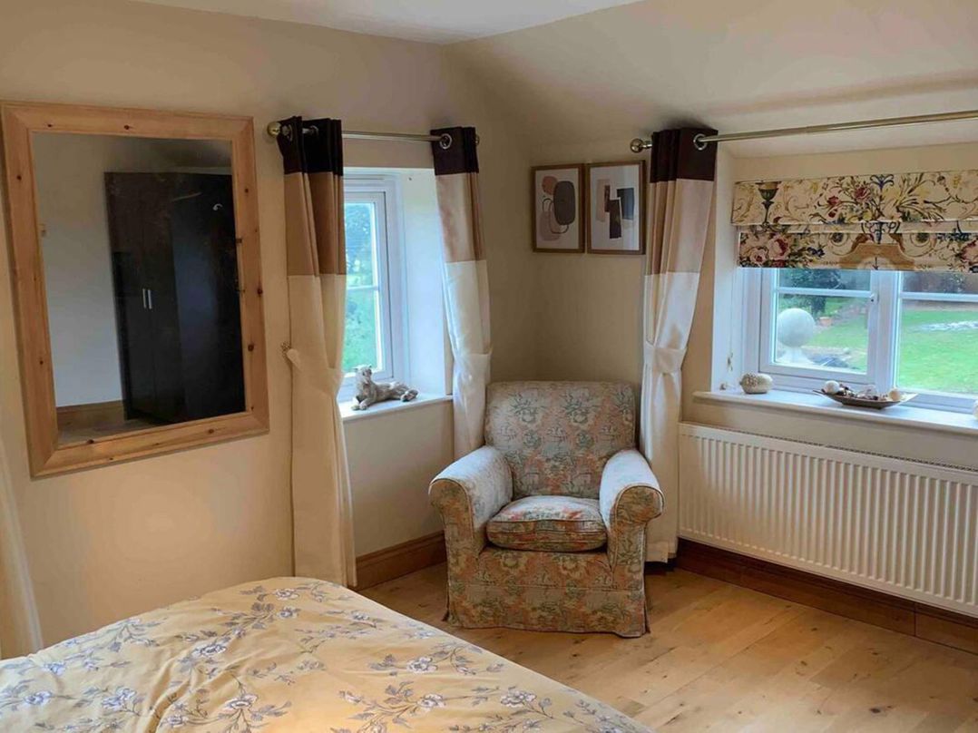 2Bedroom Cottage with 2 Ensuites Sleeps 6 Wifi