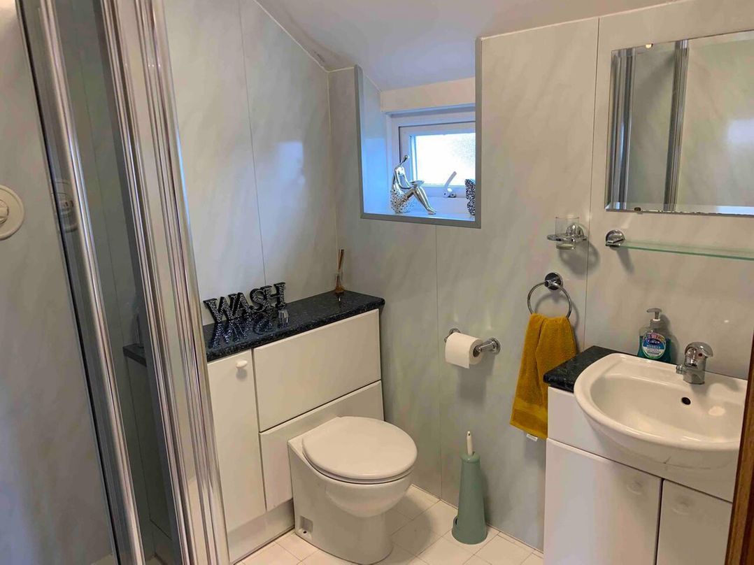 2Bedroom Cottage with 2 Ensuites Sleeps 6 Wifi