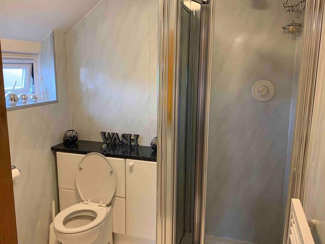 2Bedroom Cottage with 2 Ensuites Sleeps 6 Wifi