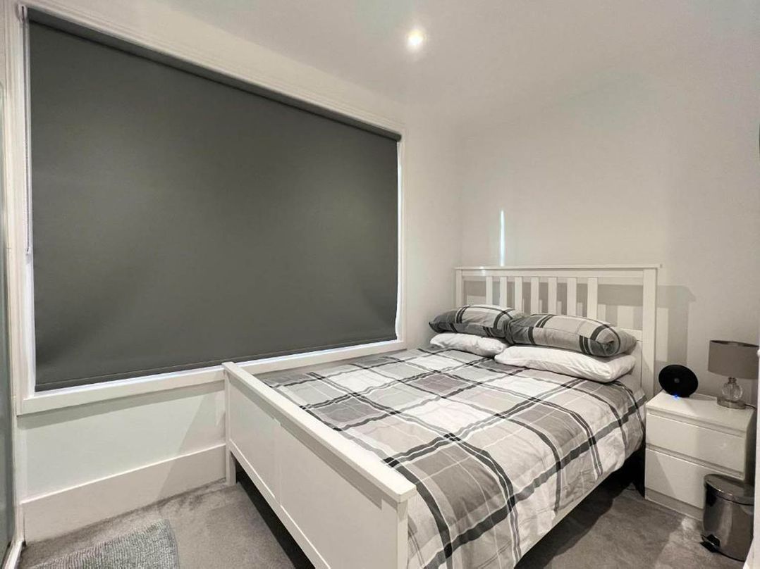 Family Friendly Apt Sleeps 6  Station Close