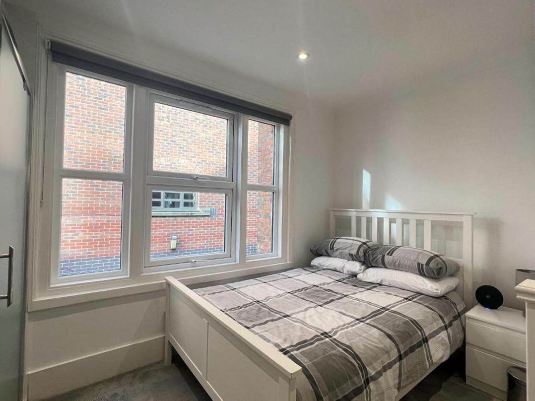 Family Friendly Apt Sleeps 6  Station Close