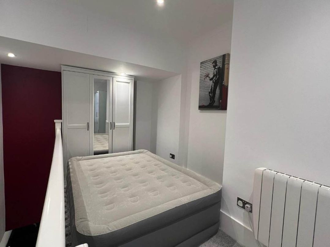 Family Friendly Apt Sleeps 6  Station Close
