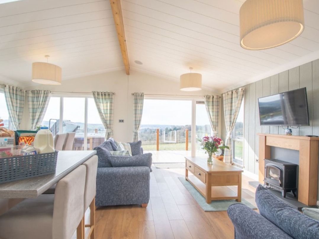 2 Bedroom Sleeps 4 Lodge Smart Tv Hot tub Dogs Ok