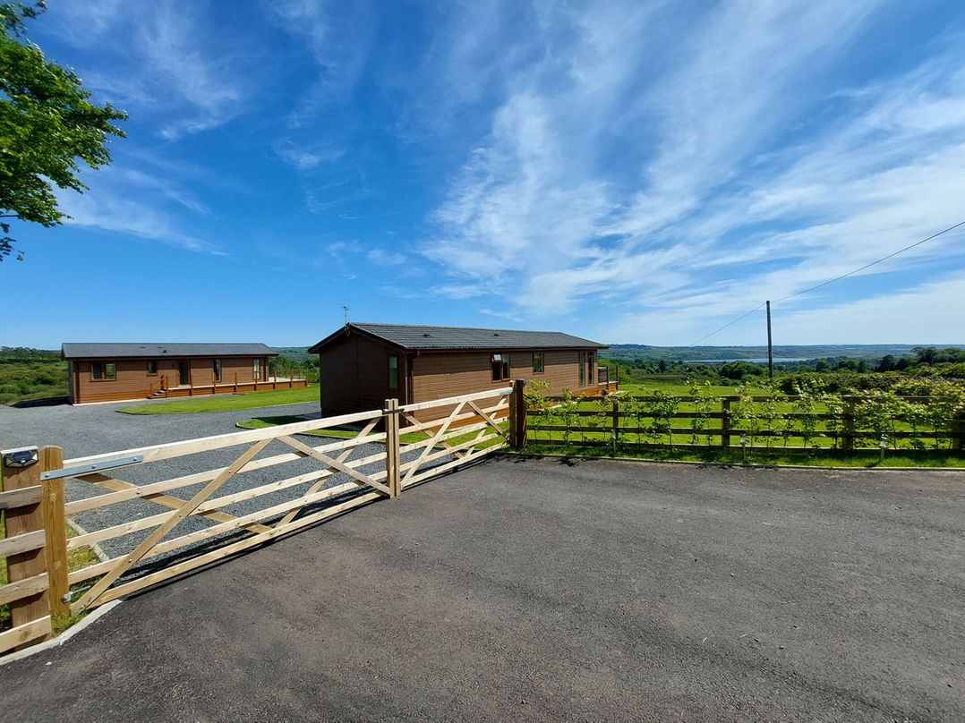 2 Bedroom Sleeps 4 Lodge Smart Tv Hot tub Dogs Ok