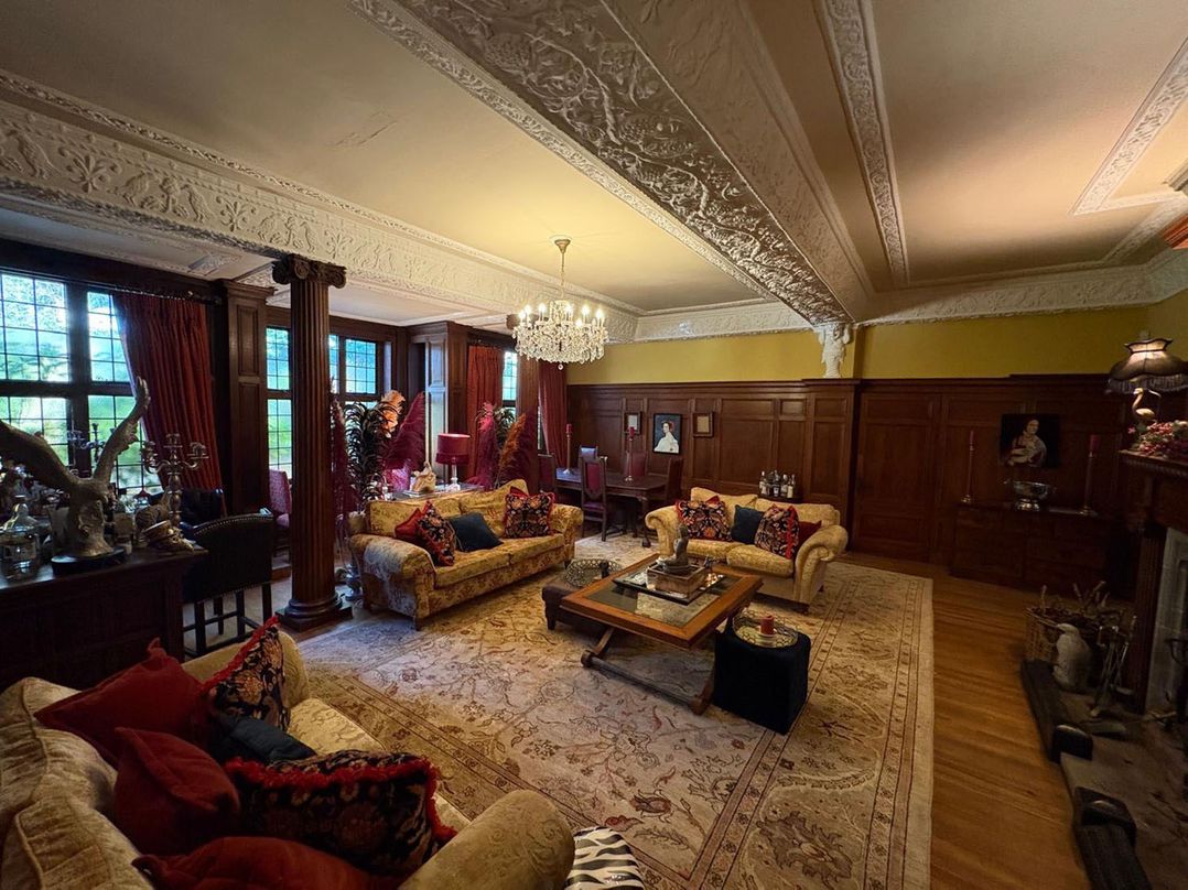 Chobham 4Bed House Sleeps 9 Parking Garden