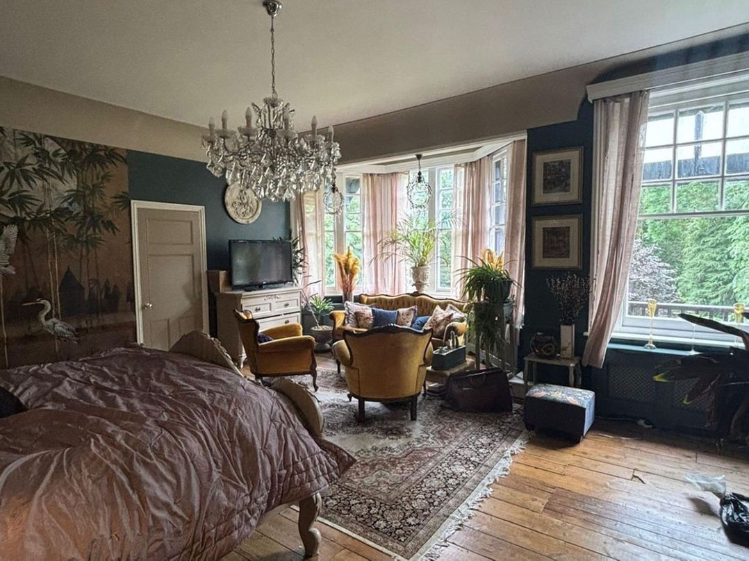 Chobham 4Bed House Sleeps 9 Parking Garden
