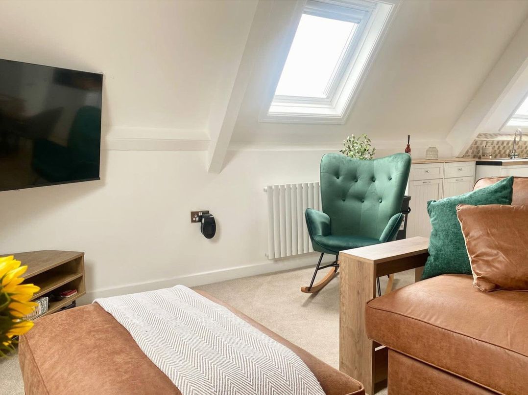 Central Tenby 3 Bed Apt Sleeps 6 to 8 Dog Friendly