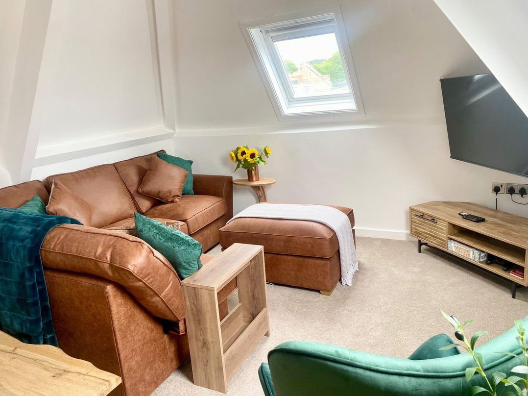 Central Tenby 3 Bed Apt Sleeps 6 to 8 Dog Friendly
