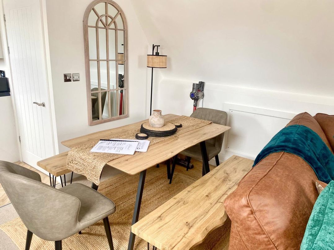 Central Tenby 3 Bed Apt Sleeps 6 to 8 Dog Friendly