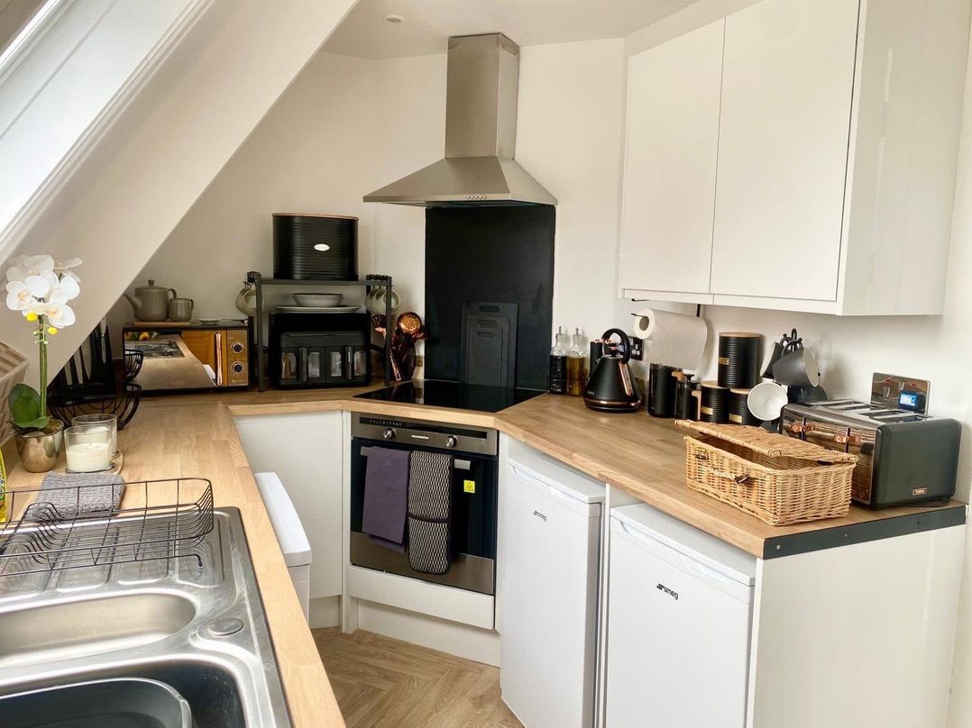 Central Tenby 3 Bed Apt Sleeps 6 to 8 Dog Friendly