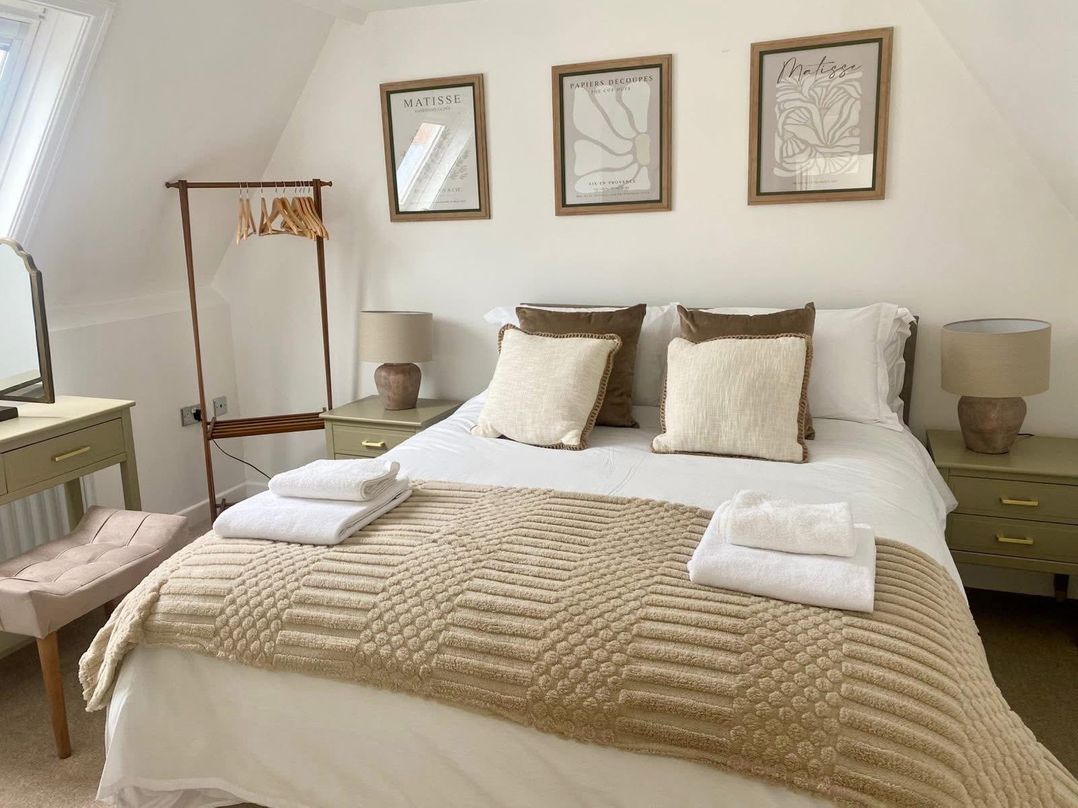 Central Tenby 3 Bed Apt Sleeps 6 to 8 Dog Friendly