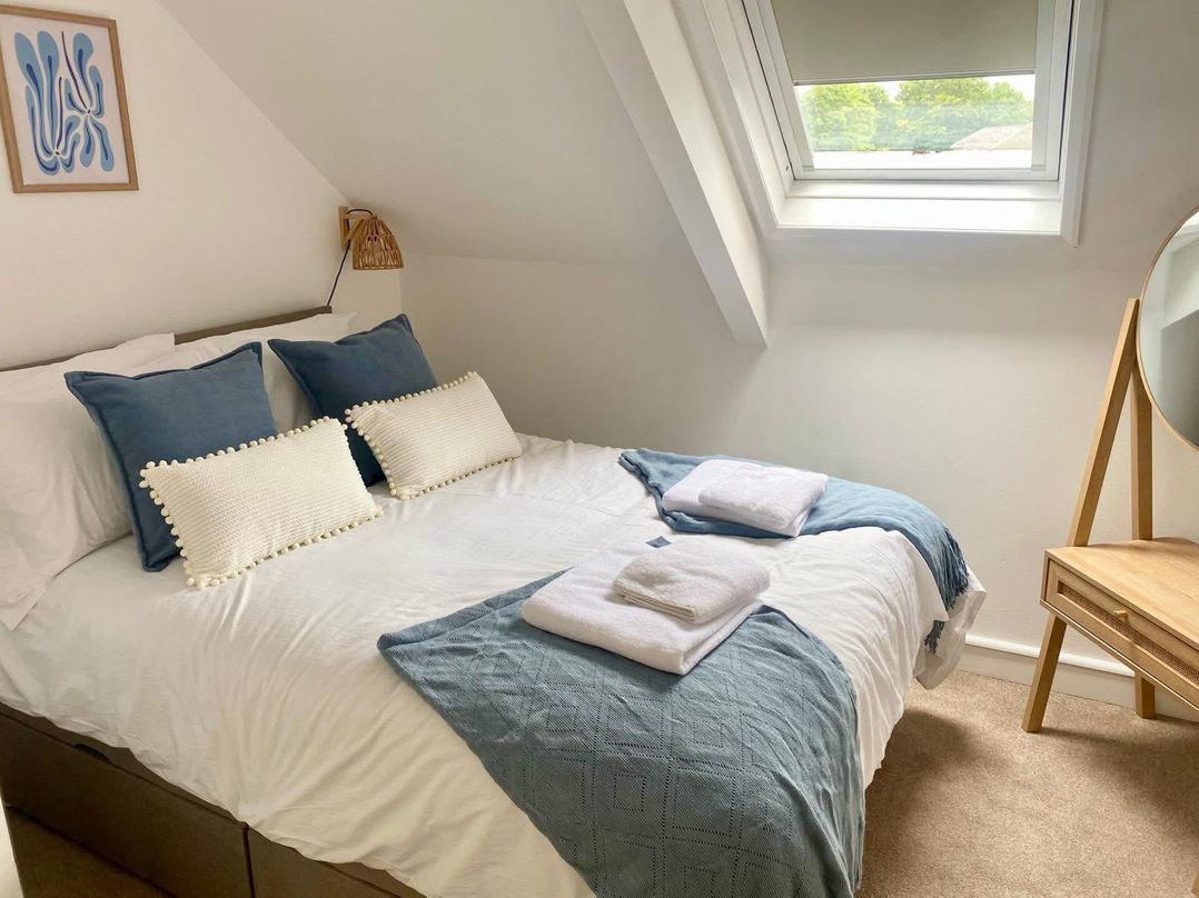 Central Tenby 3 Bed Apt Sleeps 6 to 8 Dog Friendly