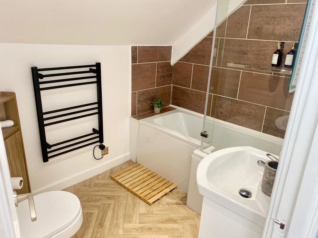 Central Tenby 3 Bed Apt Sleeps 6 to 8 Dog Friendly
