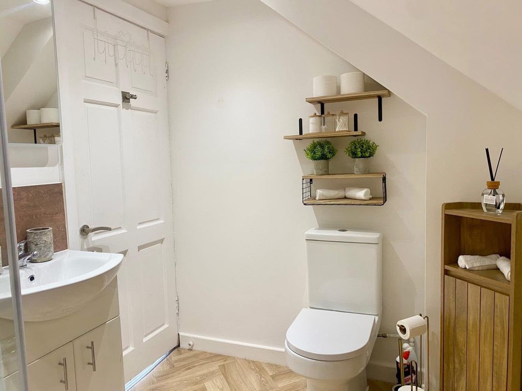Central Tenby 3 Bed Apt Sleeps 6 to 8 Dog Friendly