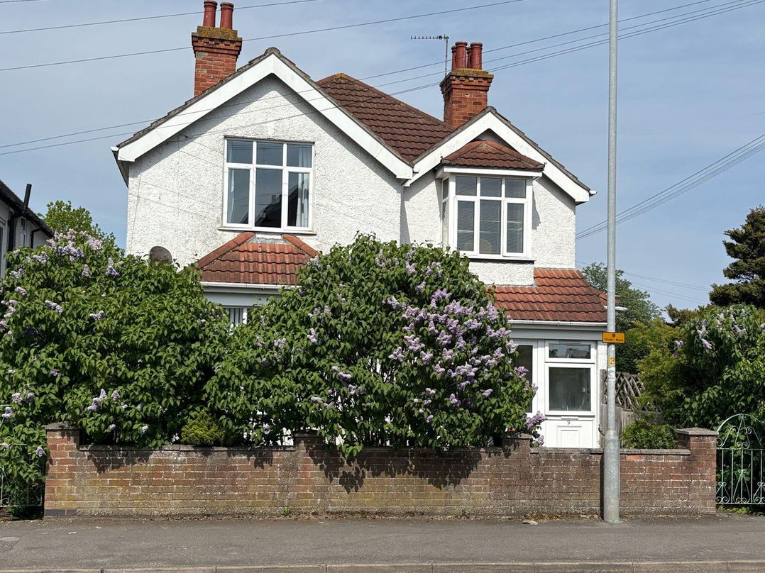 5 Bed Villa Sleeps 10 Pets Garden Parking