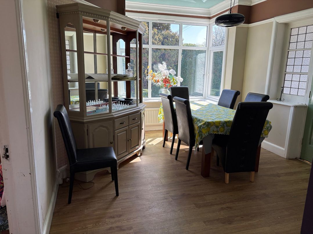 5 Bed Villa Sleeps 10 Pets Garden Parking