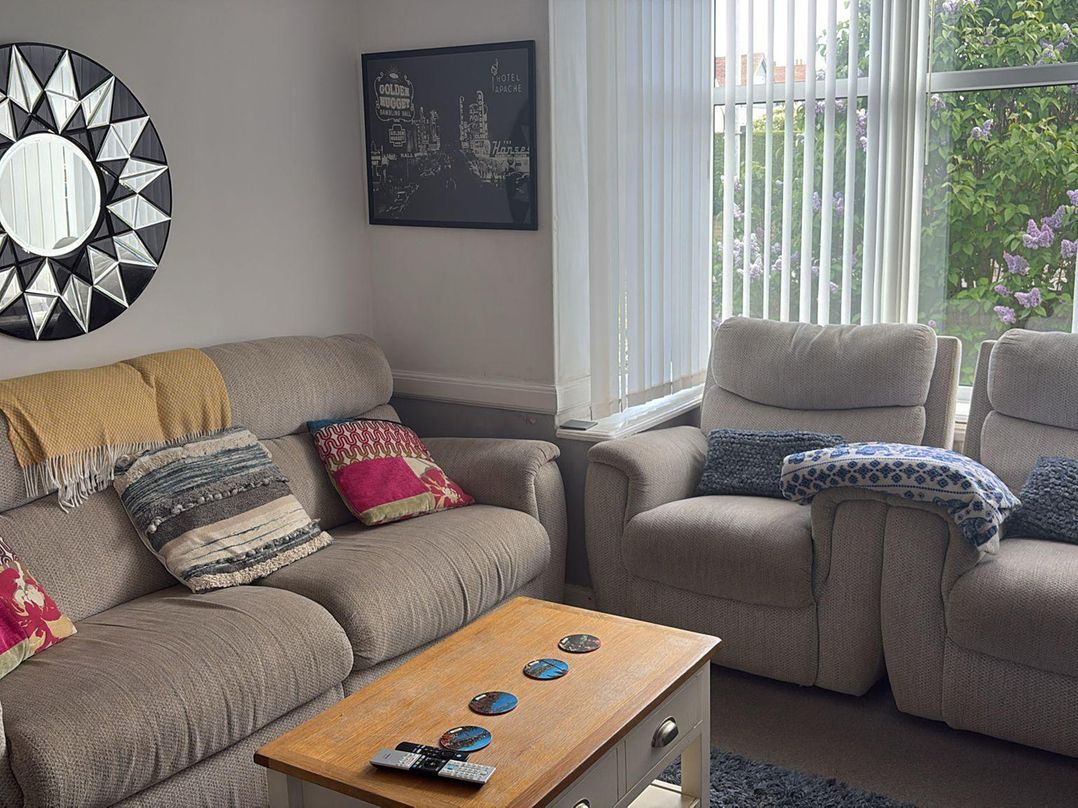 5 Bed Villa Sleeps 10 Pets Garden Parking