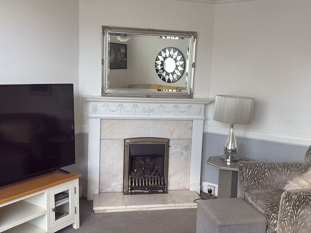 5 Bed Villa Sleeps 10 Pets Garden Parking