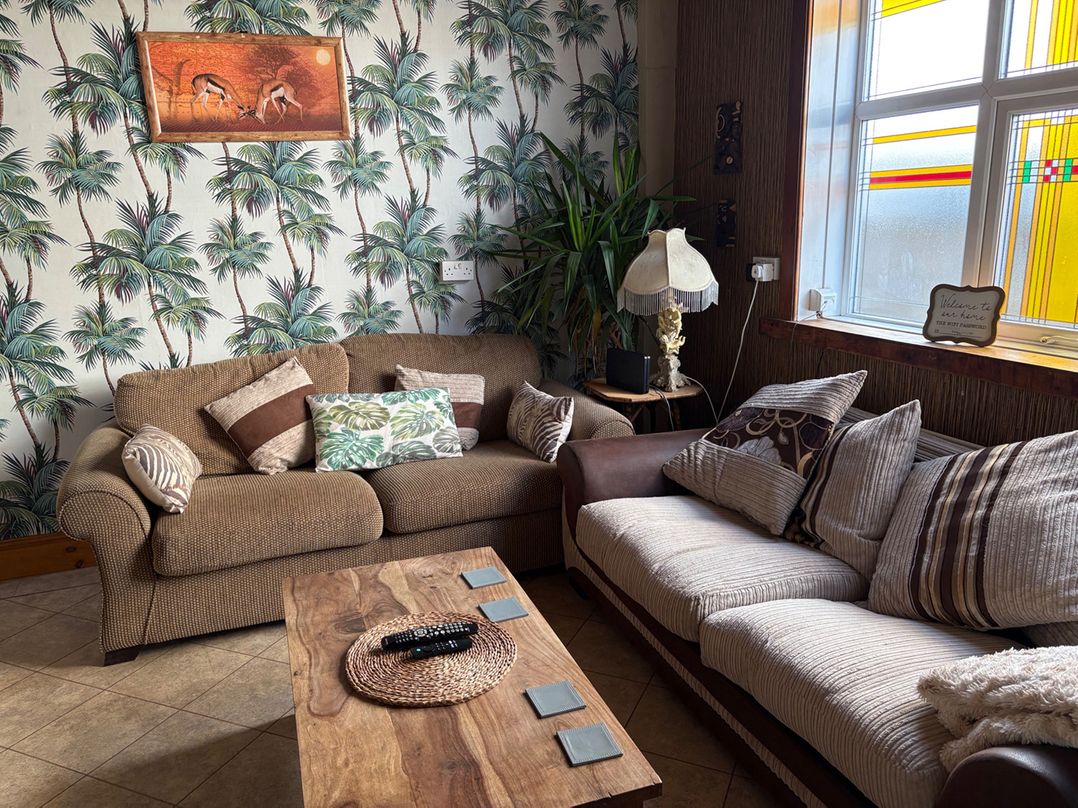 5 Bed Villa Sleeps 10 Pets Garden Parking