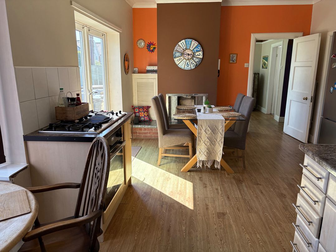 5 Bed Villa Sleeps 10 Pets Garden Parking