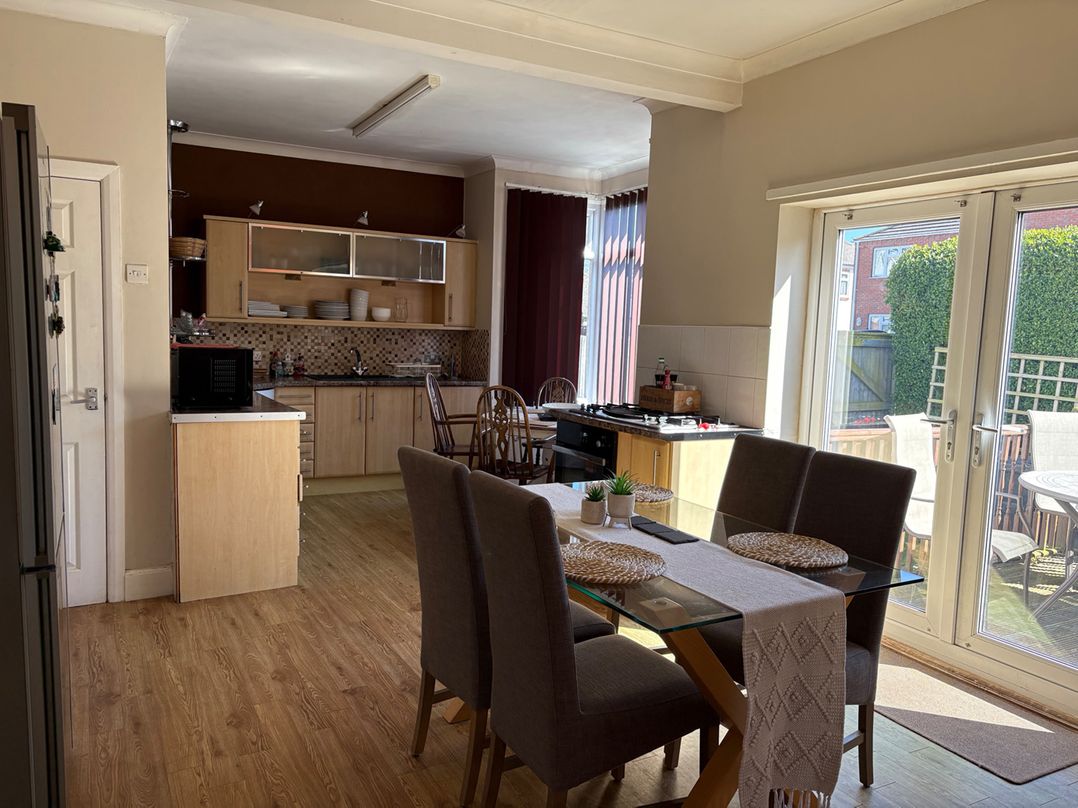 5 Bed Villa Sleeps 10 Pets Garden Parking