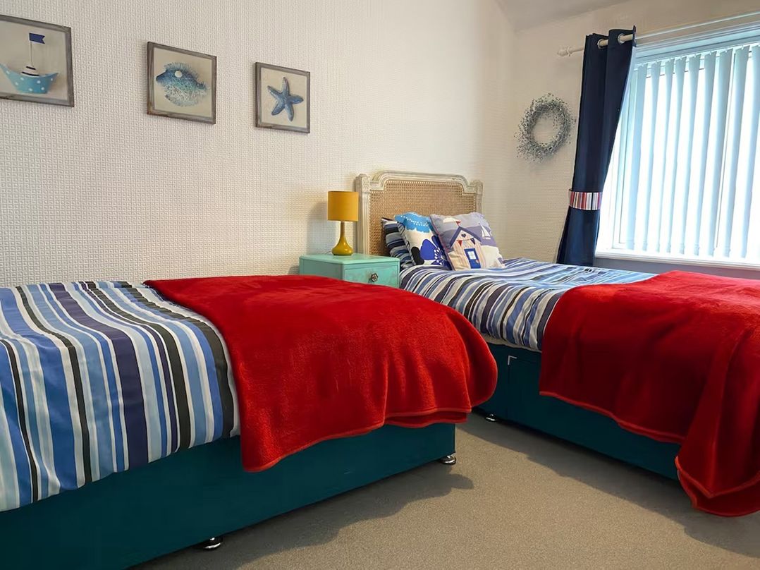 5 Bed Villa Sleeps 10 Pets Garden Parking