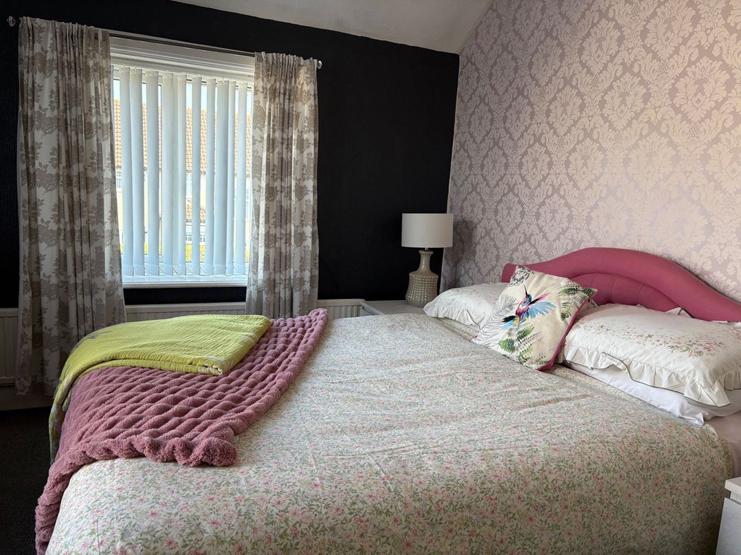 5 Bed Villa Sleeps 10 Pets Garden Parking