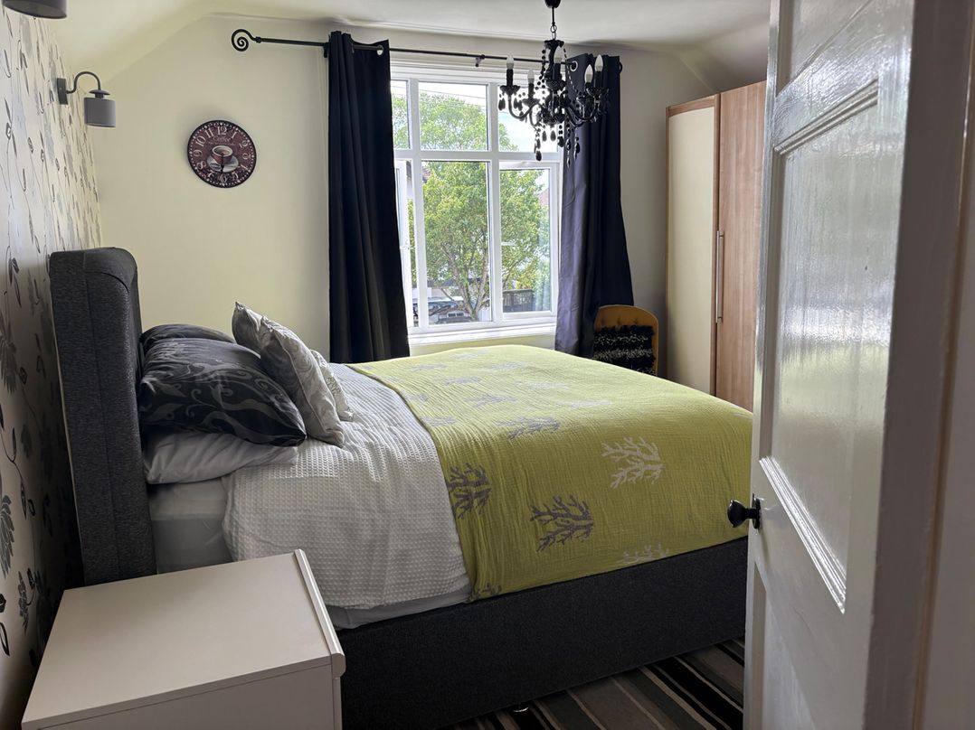 5 Bed Villa Sleeps 10 Pets Garden Parking