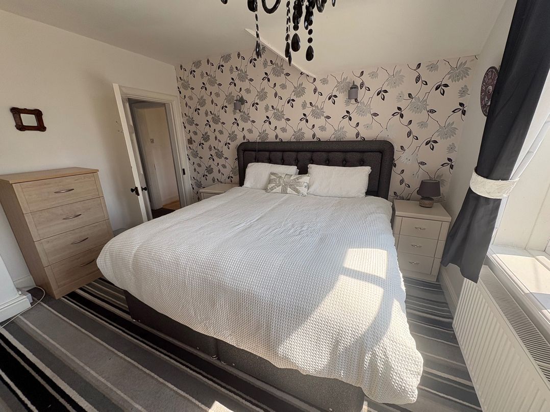5 Bed Villa Sleeps 10 Pets Garden Parking