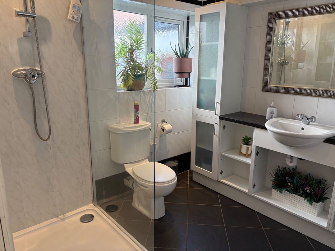 5 Bed Villa Sleeps 10 Pets Garden Parking