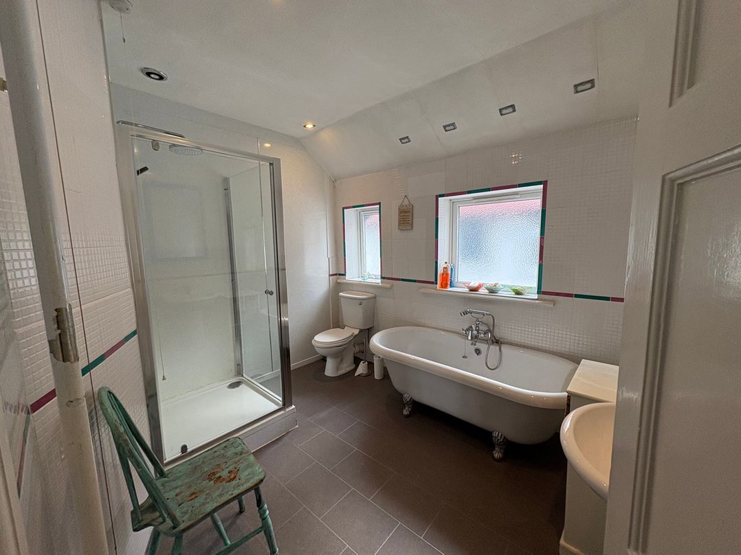 5 Bed Villa Sleeps 10 Pets Garden Parking