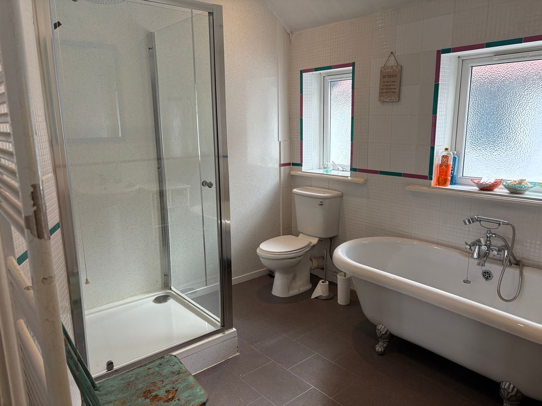 5 Bed Villa Sleeps 10 Pets Garden Parking