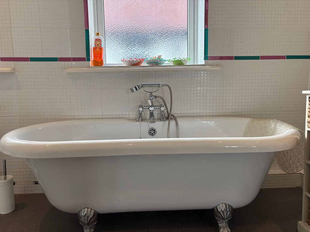 5 Bed Villa Sleeps 10 Pets Garden Parking