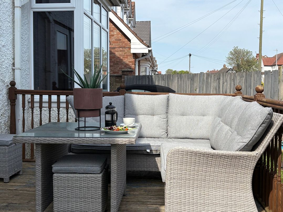 5 Bed Villa Sleeps 10 Pets Garden Parking
